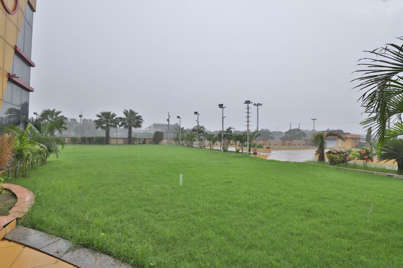 Capital O 47284 Atithi Resort Bharuch Dış mekan fotoğraf