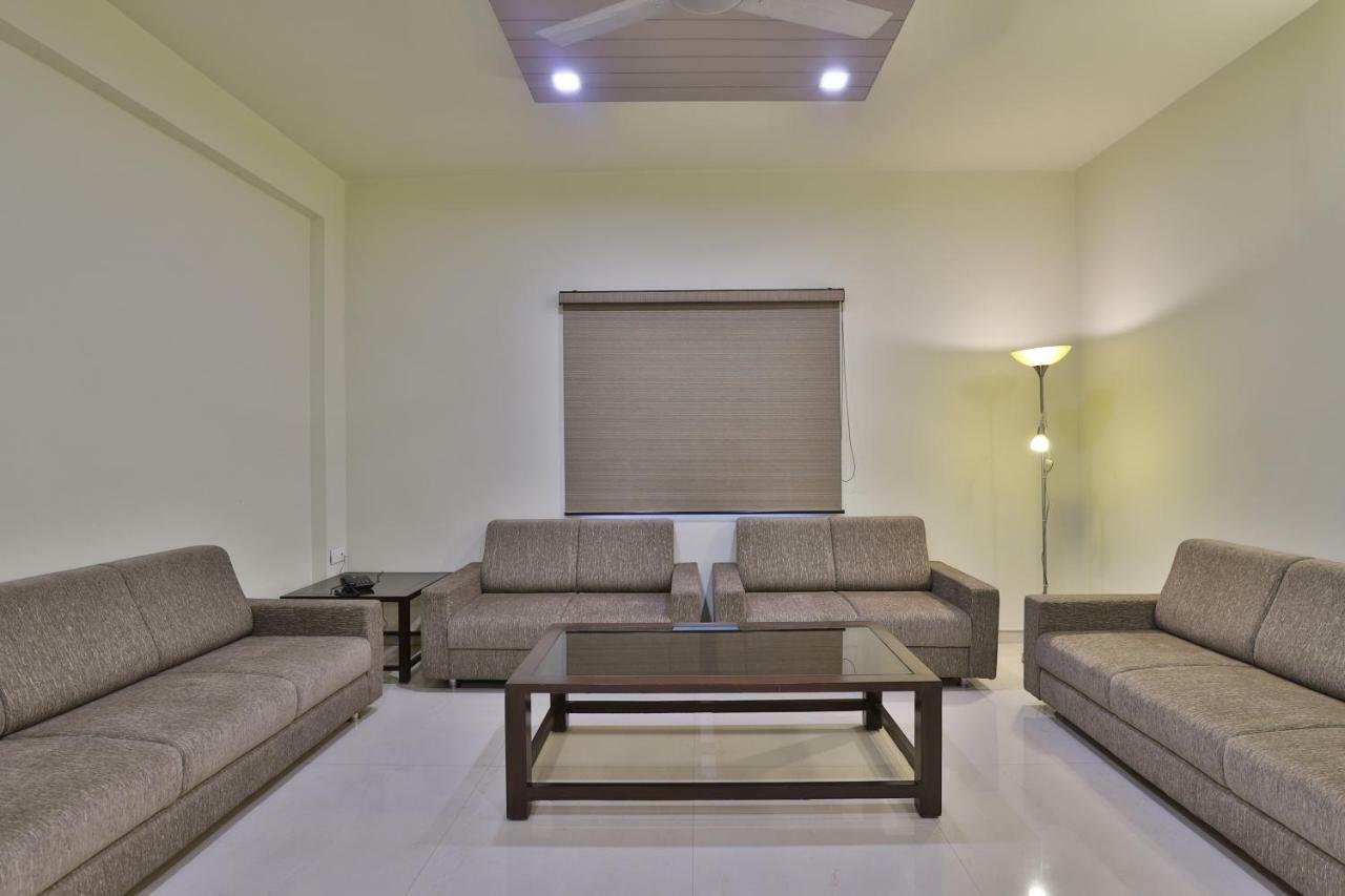 Capital O 47284 Atithi Resort Bharuch Dış mekan fotoğraf